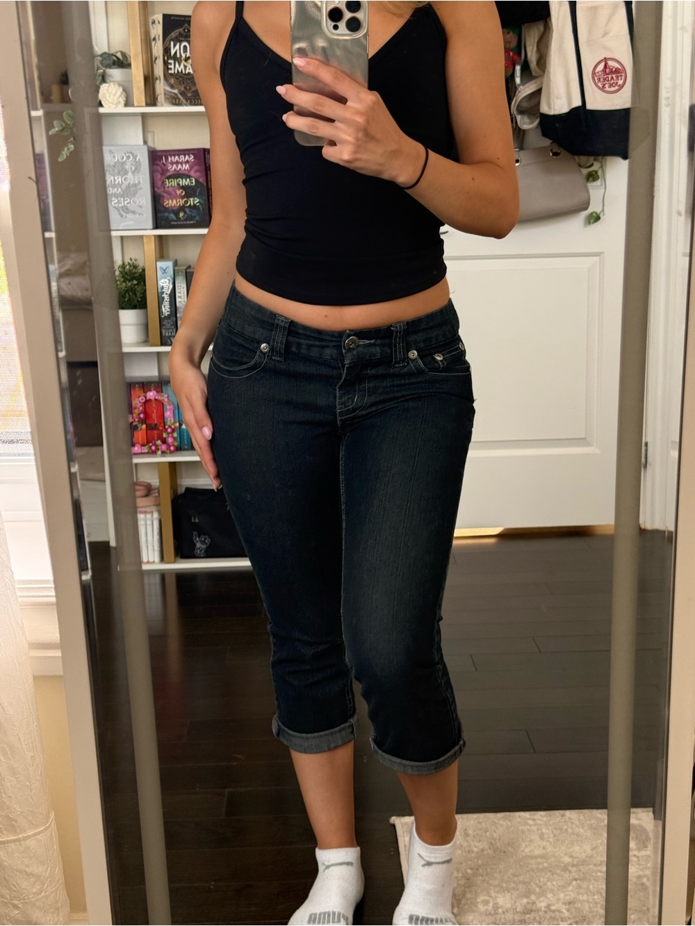 Women’s Dark Wash Capri Jeans - Black